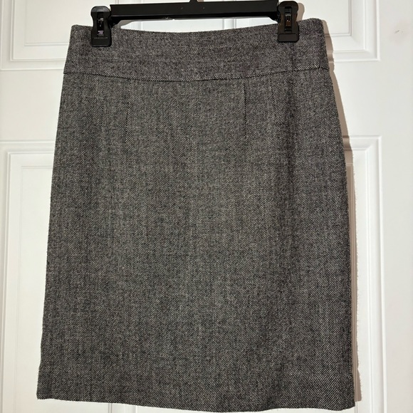 Banana Republic Dresses & Skirts - Banana Republic Wool Blend Pencil Skirt, Size 4